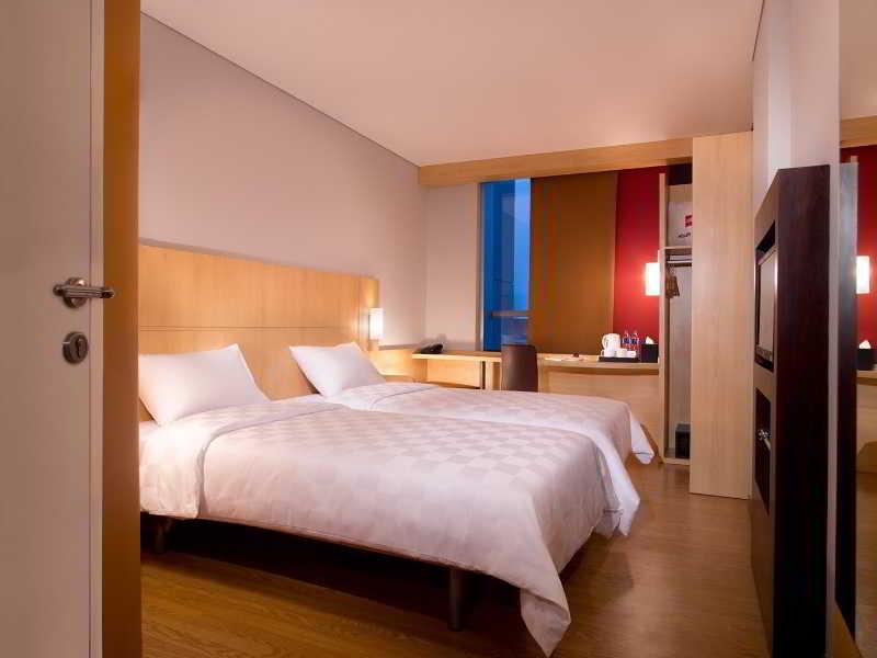 Ibis Jakarta Senen מראה חיצוני תמונה