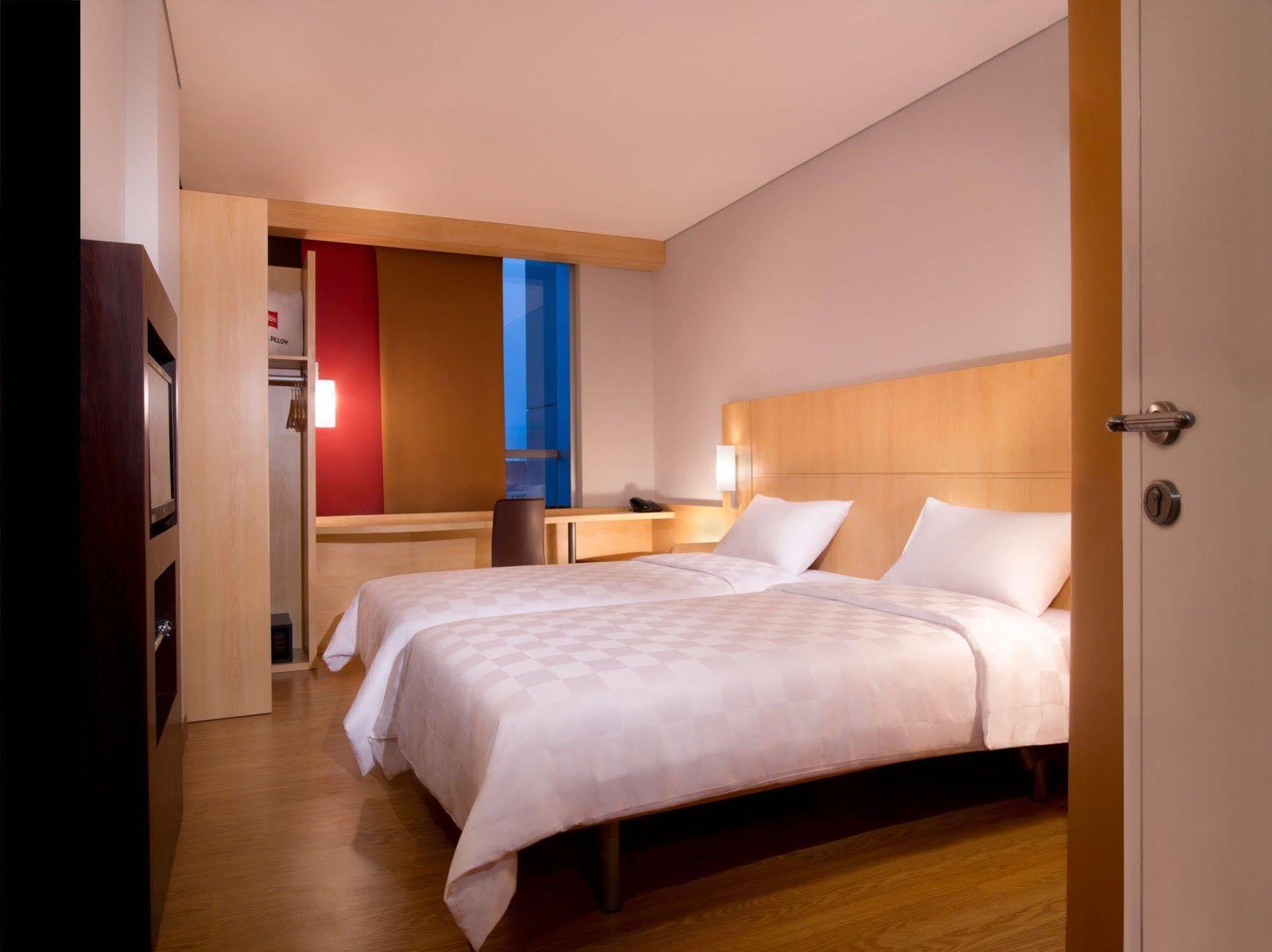 Ibis Jakarta Senen מראה חיצוני תמונה